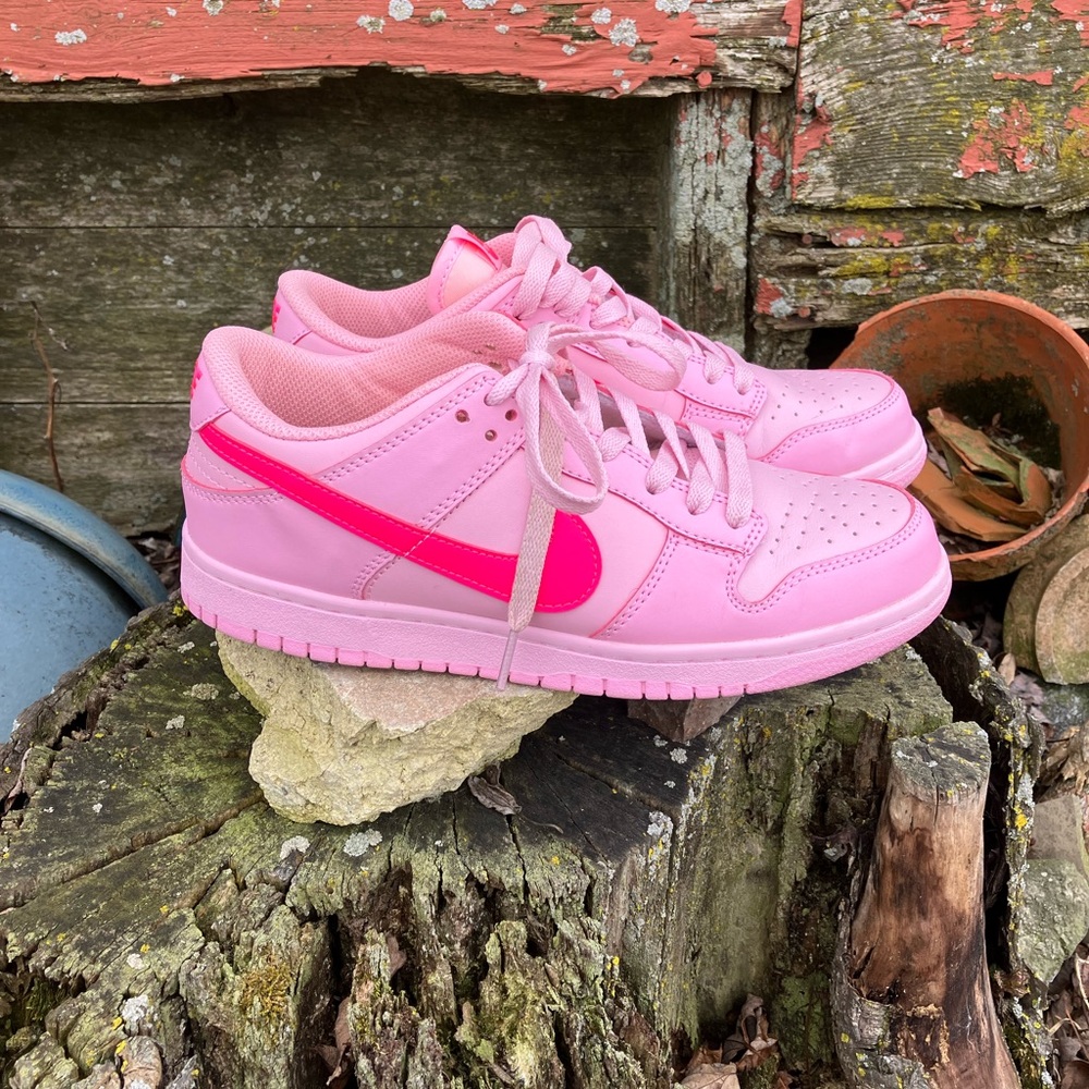 Rare Nike Triple Pink Dunk Low-Top Sneakers Women’s 8.5 - Picture 16 of 16